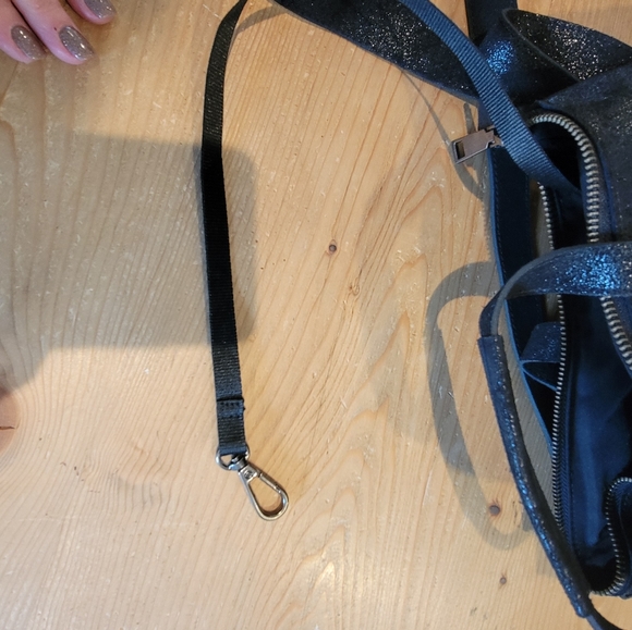 👜Latico convertible  crossbody bag - Picture 8 of 8